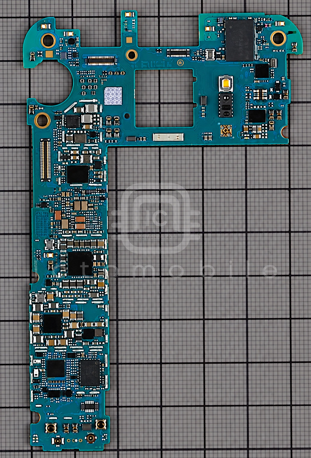 تصویر روی برد گوشی با نقاط آی‌سی